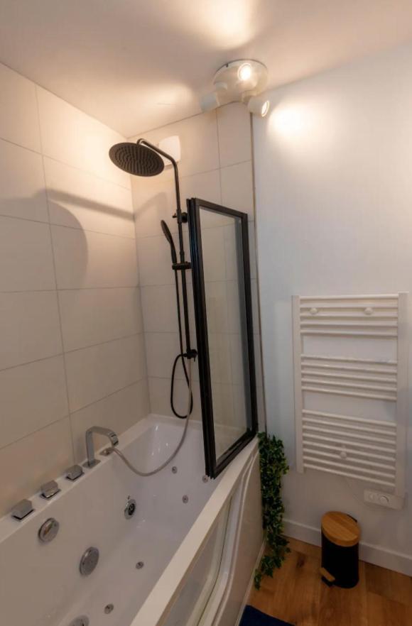 Balneo & Sauna, Sejour Detente Aux Teinturiers - Metro Charpennes - Garage فيليوربان المظهر الخارجي الصورة