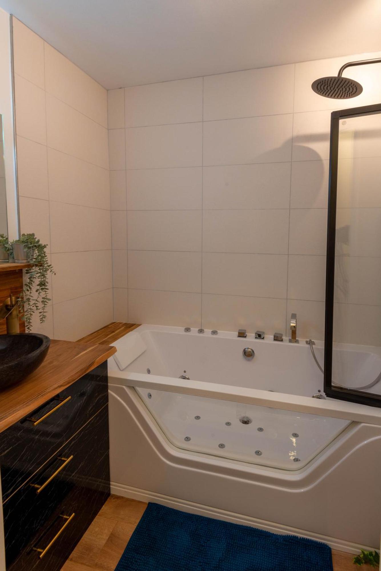 Balneo & Sauna, Sejour Detente Aux Teinturiers - Metro Charpennes - Garage فيليوربان المظهر الخارجي الصورة